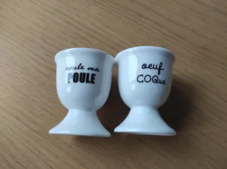 Hueveras de porcelana con mensaje francés