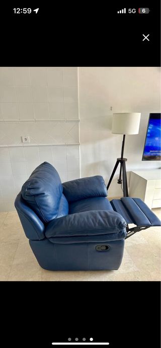 Sofás reclinables de piel azul. negociable