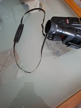 Câmara de vídeo Canon E850 Hi (sem bateria)