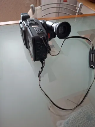 Câmara de vídeo Canon E850 Hi (sem bateria)