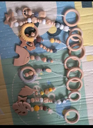 Gimnasio de madera para bebé