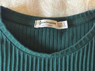 Camiseta Stradivarius verde manga larga