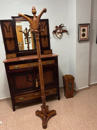 Mueble de entrada antiguo, perchero y paraguero