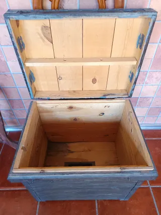 Mesa auxiliar de cajón de colmena