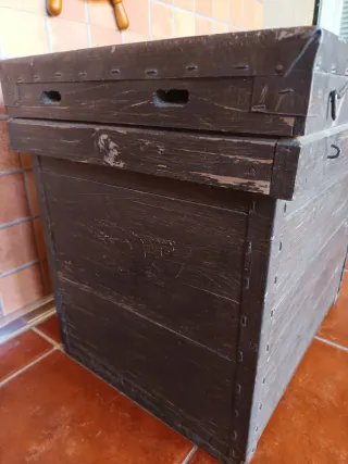 Mesa auxiliar de cajón de colmena