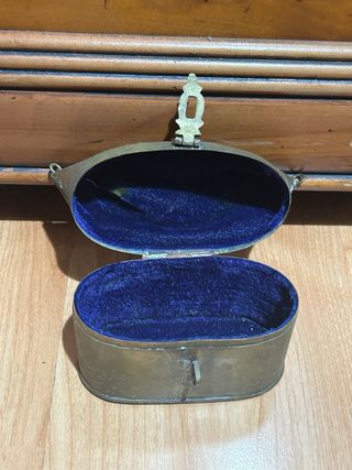 Bolso antiguo metal perforado