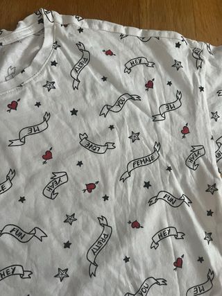 Camiseta Mango con estampado de corazones