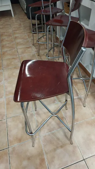 Taburete madera y metal 5 unidades a 8 euros .