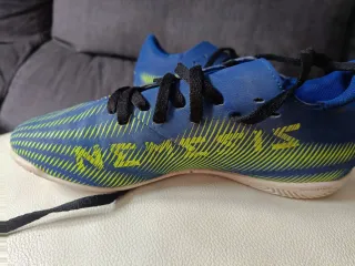 Botas de fútbol Adidas azules y verdes