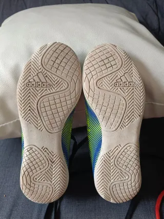 Botas de fútbol Adidas azules y verdes