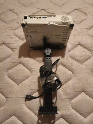 Proyector Epson H719B con Soporte Techo