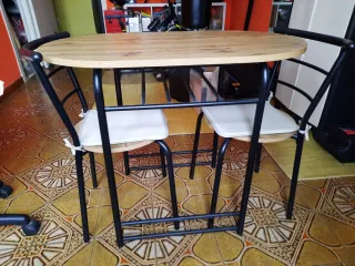 Conjunto mesa y 2 sillas