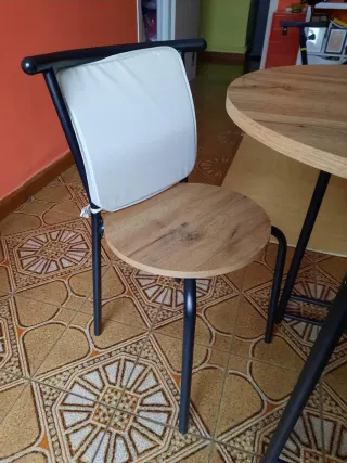 Conjunto mesa y 2 sillas