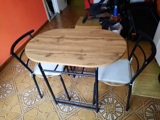 Conjunto mesa y 2 sillas