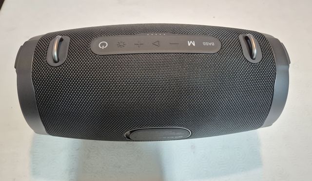 Altoparlante Bluetooth portatile impermeabile con luci LED