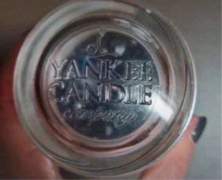 Yankee Candle Berry & Cedar profumata