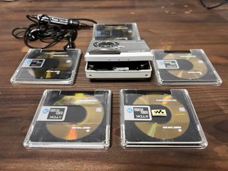 Sony Minidisc MZ N510, 5 discos minidisc.