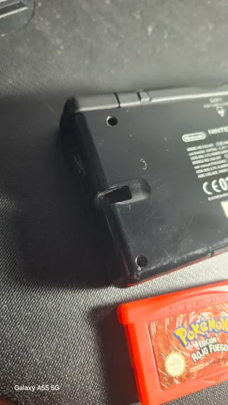 Nintendo DS Negra + Pokémon Rojo Fuego