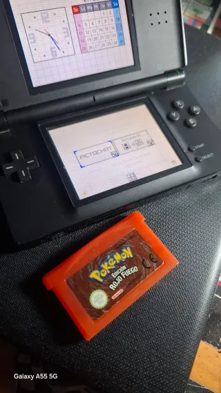 Nintendo DS Negra + Pokémon Rojo Fuego