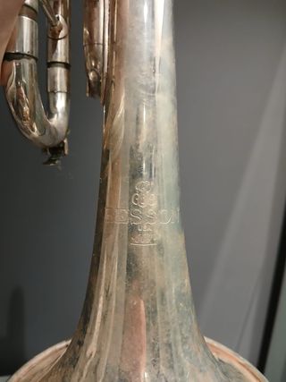 Trompeta con su estuche/maleta