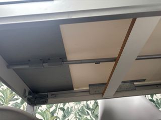 Mesa comedor  cristal y metal + 5 sillas. Usado