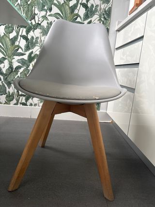 Mesa comedor  cristal y metal + 5 sillas. Usado