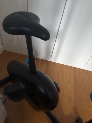 Bicicleta estática negra y azul