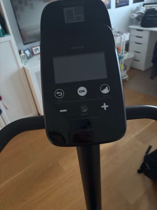 Bicicleta estática negra y azul