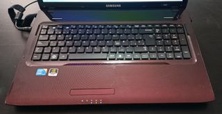Portátil Samsung NP-R780H Rojo