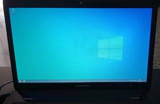 Portátil Samsung NP-R780H Rojo