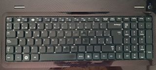 Portátil Samsung NP-R780H Rojo