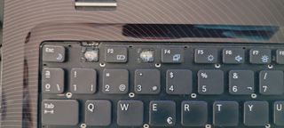 Portátil Samsung NP-R780H Rojo