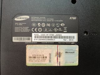 Portátil Samsung NP-R780H Rojo