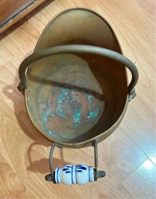 Macetero antiguo cobre con león