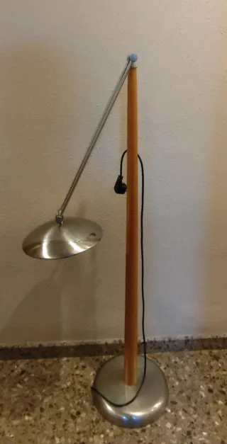 Lámpara de pie madera y metal