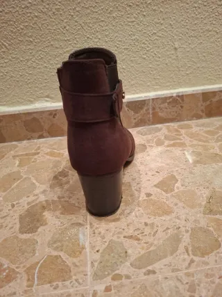 Botines ante tacón ancho