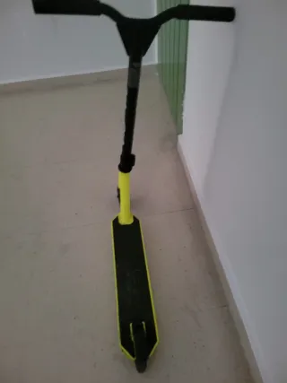 Patinete freestyle amarillo y negro