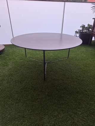 Mesa redonda negra de metal