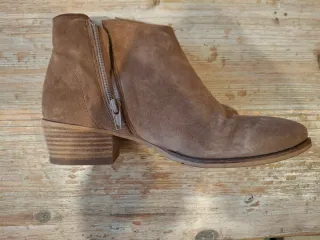 Botín mujer ante beige