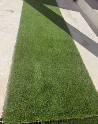 Césped artificial verde