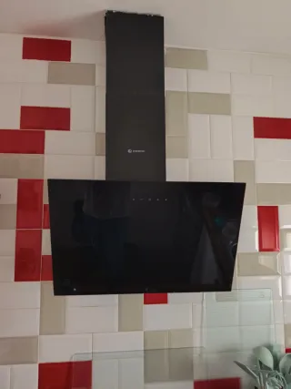 Campana extractora negra