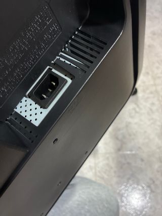 Pantalla LG, Teclado, Ratón y Altavoces