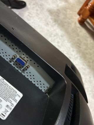 Pantalla LG, Teclado, Ratón y Altavoces