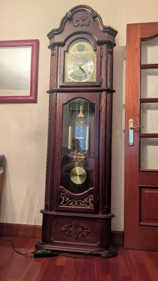 Reloj de pie antiguo madera y metal