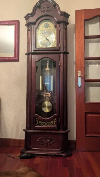 Reloj de pie antiguo madera y metal