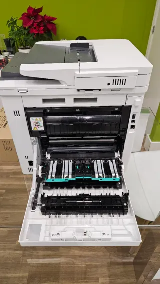 Stampante HP Color LaserJet gestita MFP E47528
