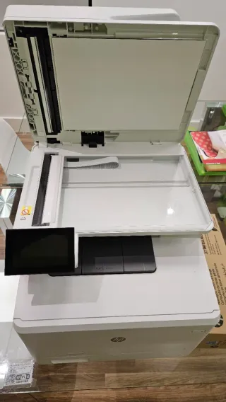 Stampante HP Color LaserJet gestita MFP E47528