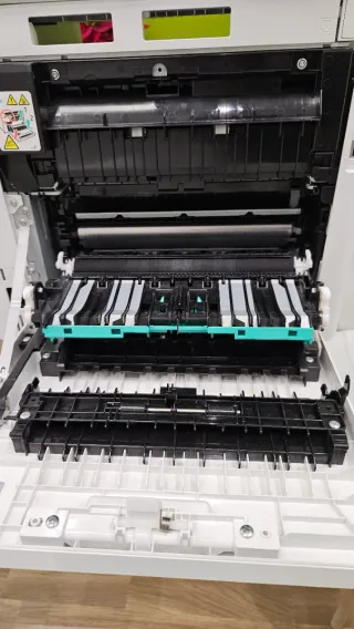 Stampante HP Color LaserJet gestita MFP E47528