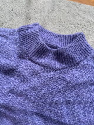 Jersey Bershka cuello alto morado