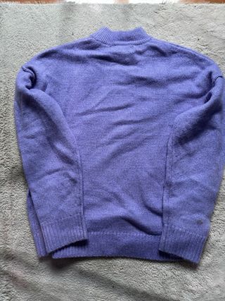 Jersey Bershka cuello alto morado